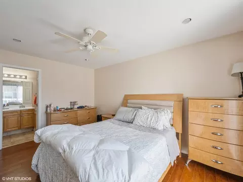 Bedroom - 2012 Raleigh Pl, Hoffman Estates, IL 60169 photo 1 of 2