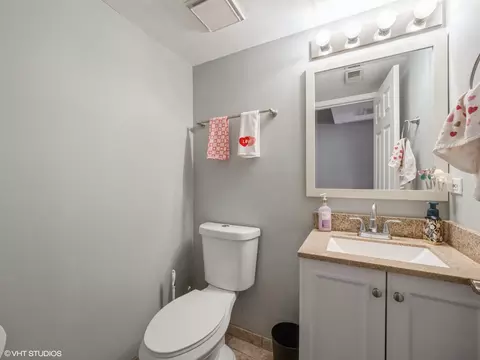 Bath - 2012 Raleigh Pl, Hoffman Estates, IL 60169 photo 1 of 2
