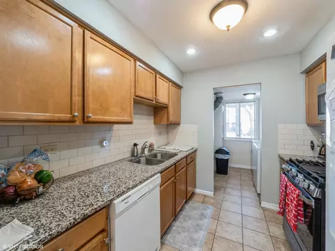 Kitchen - 2012 Raleigh Pl, Hoffman Estates, IL 60169 photo 2 of 2