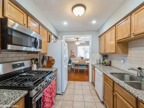 Kitchen - 2012 Raleigh Pl, Hoffman Estates, IL 60169 photo 1 of 2