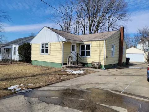 708 E Wood St, Bloomington, IL 61701