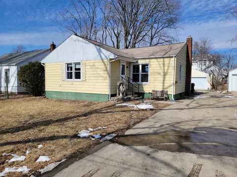 708 E Wood St, Bloomington, IL 61701 photo 24