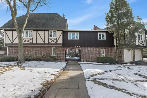 844 Village Quarter Rd #B1, West Dundee, IL 60118