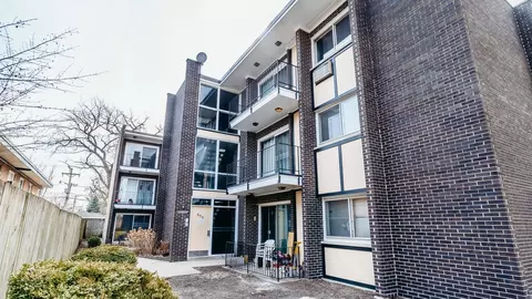653 South Blvd #301S, Oak Park, IL 60302