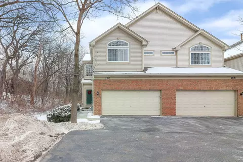 170 Southwicke Dr #D, Streamwood, IL 60107