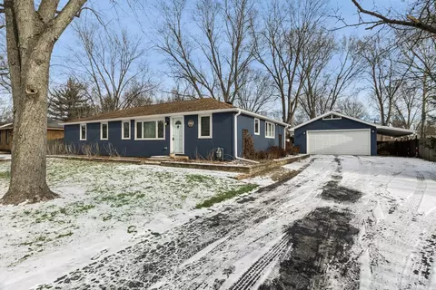 20871 N Dogwood St, Deerfield, IL 60015
