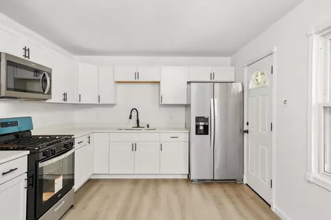 Kitchen - 34716 N Holman Ave, Ingleside, IL 60041 photo 2 of 4