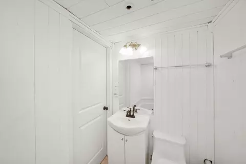 Bath - 34716 N Holman Ave, Ingleside, IL 60041 photo 2 of 2