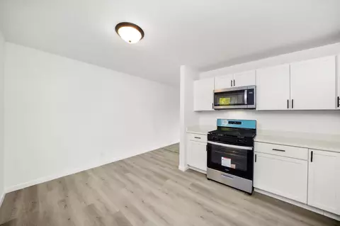 Kitchen - 34716 N Holman Ave, Ingleside, IL 60041 photo 3 of 4
