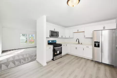Kitchen - 34716 N Holman Ave, Ingleside, IL 60041 photo 1 of 4