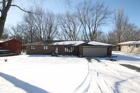 6573 Halverson Dr, Rockford, IL 61109