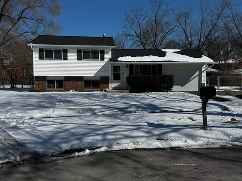 108 Cedarwood Ct, Bolingbrook, IL 60440