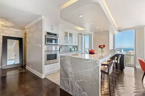 111 E Chestnut St #51A, Chicago, IL 60611 photo 17