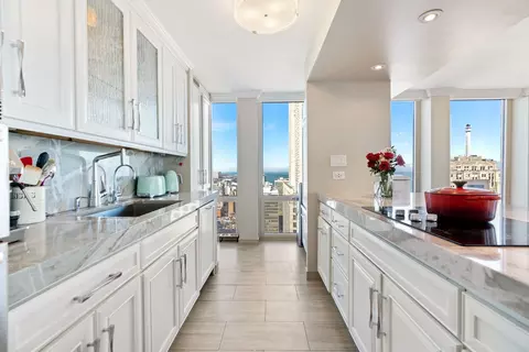111 E Chestnut St #51A, Chicago, IL 60611 photo 19