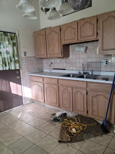 Kitchen - 15321 Birch Rd, Markham, IL 60428 photo 1 of 2