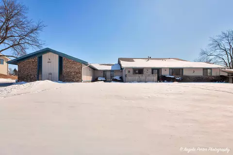 4915 Oakwood Dr #A, Mchenry, IL 60050