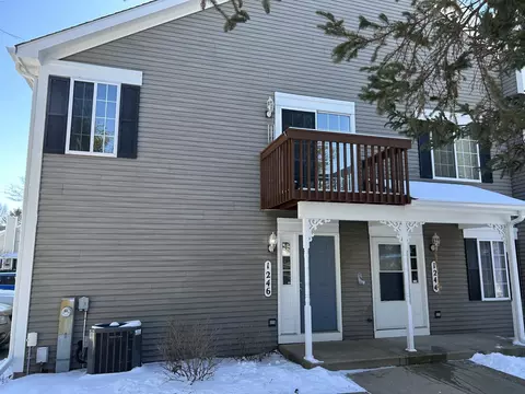 1246 Sandhurst Ln #D, South Elgin, IL 60177