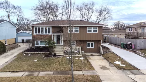 7747 162nd St, Tinley Park, IL 60477