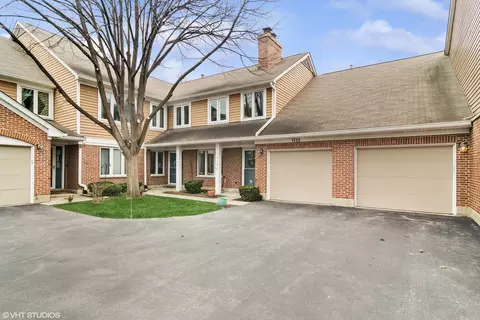 1537 N Kendal Ct, Arlington Heights, IL 60004