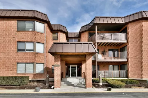 6401 Clarendon Hills Rd #316, Willowbrook, IL 60527