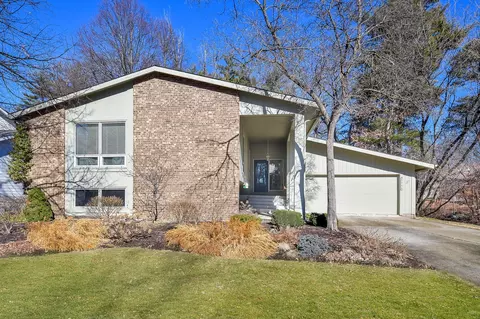 2350 Tanglewood Dr, Lisle, IL 60532