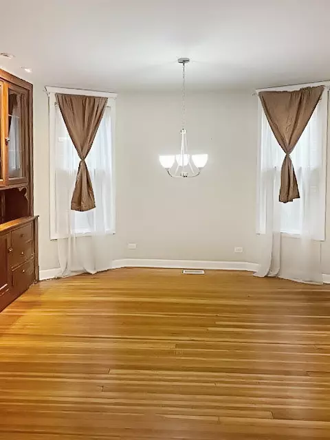  3757 N Hermitage Ave, Chicago, IL 60613 photo 5