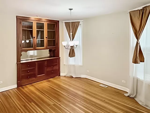  3757 N Hermitage Ave, Chicago, IL 60613 photo 2