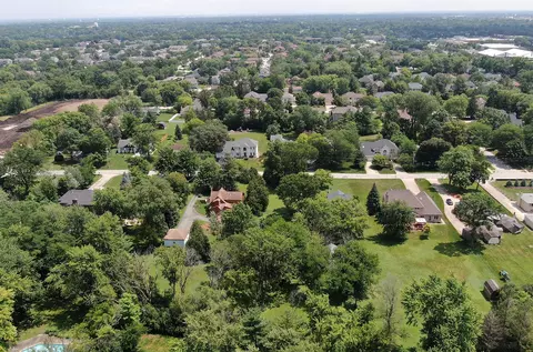 6136 Bentley Ave, Willowbrook, IL 60527 photo 9