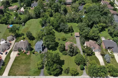 6136 Bentley Ave, Willowbrook, IL 60527 photo 2