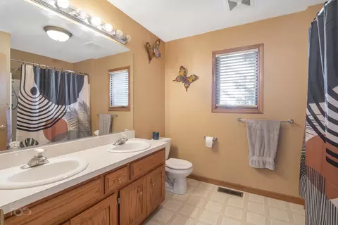 1805 Jared Dr, Crest Hill, IL 60403 photo 10