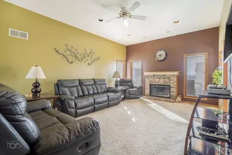 1805 Jared Dr, Crest Hill, IL 60403 photo 4