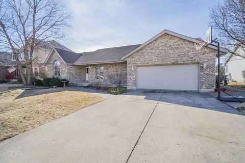 1805 Jared Dr, Crest Hill, IL 60403 photo 2