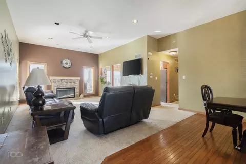 1805 Jared Dr, Crest Hill, IL 60403 photo 3