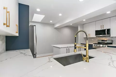 152 E Daniels Rd, Palatine, IL 60067 photo 9