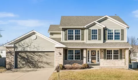 3110 Eagle Creek Dr, Bloomington, IL 61704