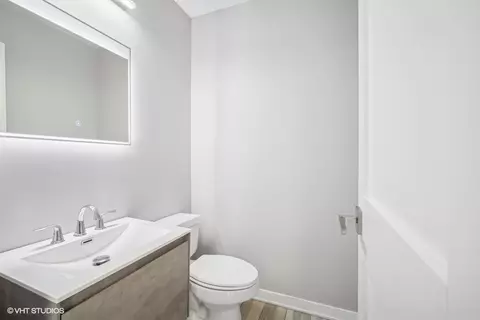 Bath - 528 Glendale Rd, Glenview, IL 60025 photo 1 of 3