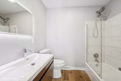 Bath - 528 Glendale Rd, Glenview, IL 60025 photo 3 of 3