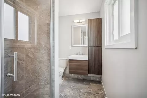 Bath - 528 Glendale Rd, Glenview, IL 60025 photo 2 of 3