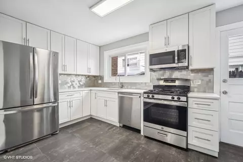 Kitchen - 528 Glendale Rd, Glenview, IL 60025 photo 1 of 2