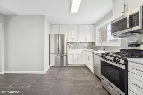 Kitchen - 528 Glendale Rd, Glenview, IL 60025 photo 2 of 2