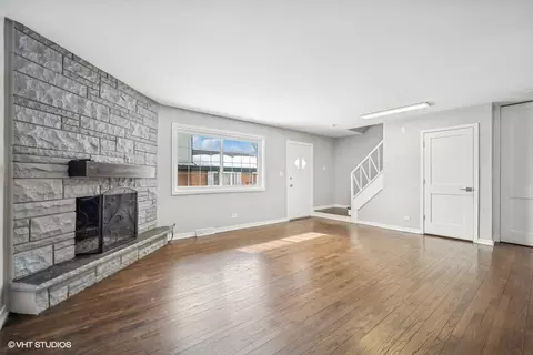 Living - 528 Glendale Rd, Glenview, IL 60025 photo 1 of 2