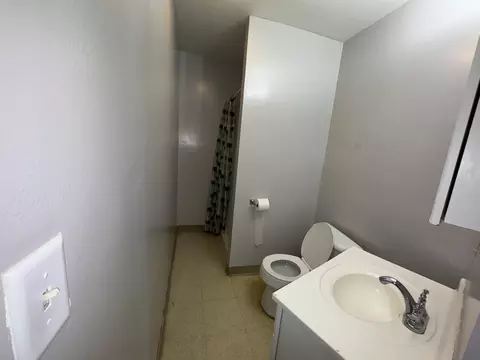 Bath - 112 Bowen Pl, Joliet, IL 60433 photo 1 of 2