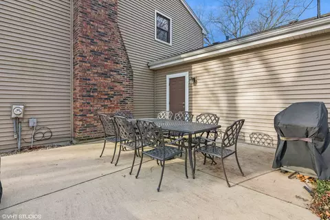 Exterior - 165 Hamilton Ln, Wheaton, IL 60189 photo 10 of 12