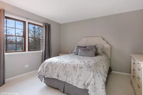 Bedroom - 165 Hamilton Ln, Wheaton, IL 60189 photo 4 of 6