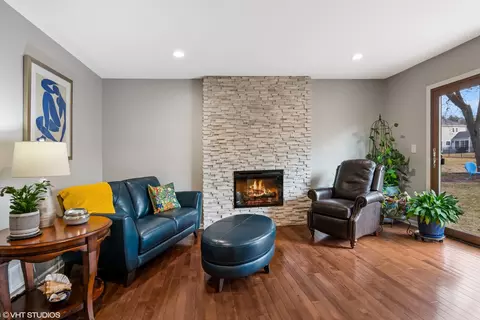 Living - 165 Hamilton Ln, Wheaton, IL 60189 photo 3 of 3