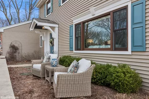 Exterior - 165 Hamilton Ln, Wheaton, IL 60189 photo 4 of 12