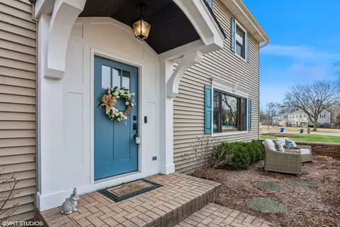 Exterior - 165 Hamilton Ln, Wheaton, IL 60189 photo 5 of 12