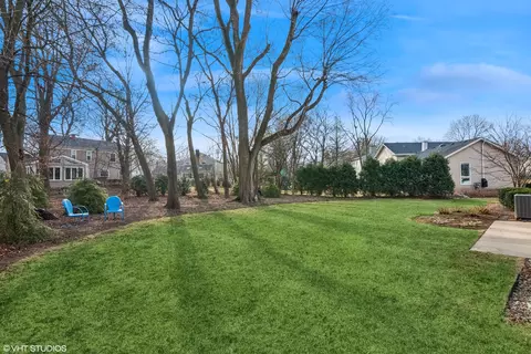 Exterior - 165 Hamilton Ln, Wheaton, IL 60189 photo 12 of 12