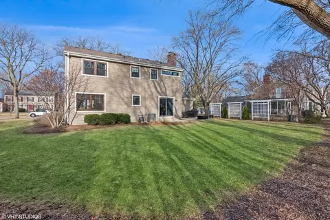 Exterior - 165 Hamilton Ln, Wheaton, IL 60189 photo 7 of 12