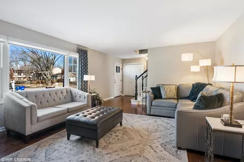 Living - 165 Hamilton Ln, Wheaton, IL 60189 photo 2 of 3